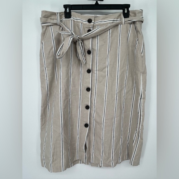 Banana Republic Dresses & Skirts - Banana Republic Beige‎ Striped Midi Skirt